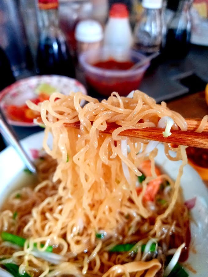Crispy, golden yellow noodles and rich broth are loved by many diners
