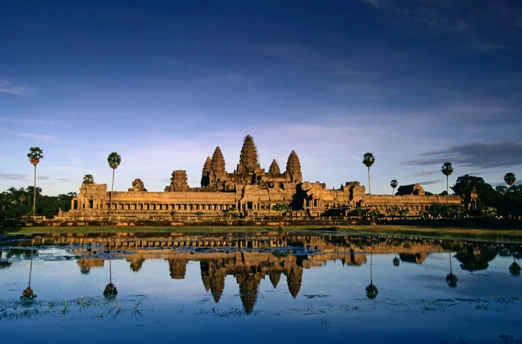 8 essential items you should bring when traveling to Cambodia.