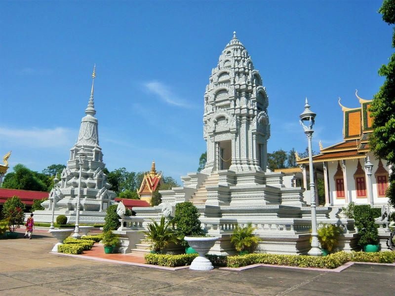Silver Pagoda - Gold Pagoda