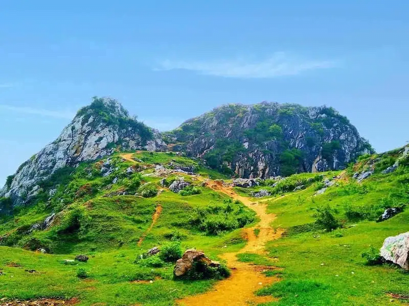 Tram Mountain, Chuong My